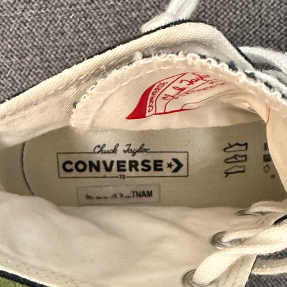 Converse Red Lip Sneakers 💋 - Picture 3 of 6